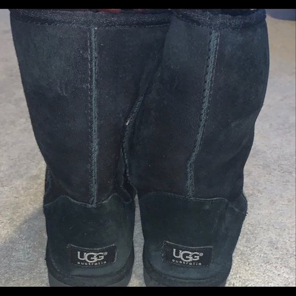 Short Black Ugg’s - Picture 2 of 3
